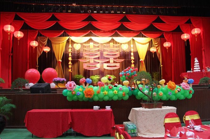 Happy Swan Balloon Decoration